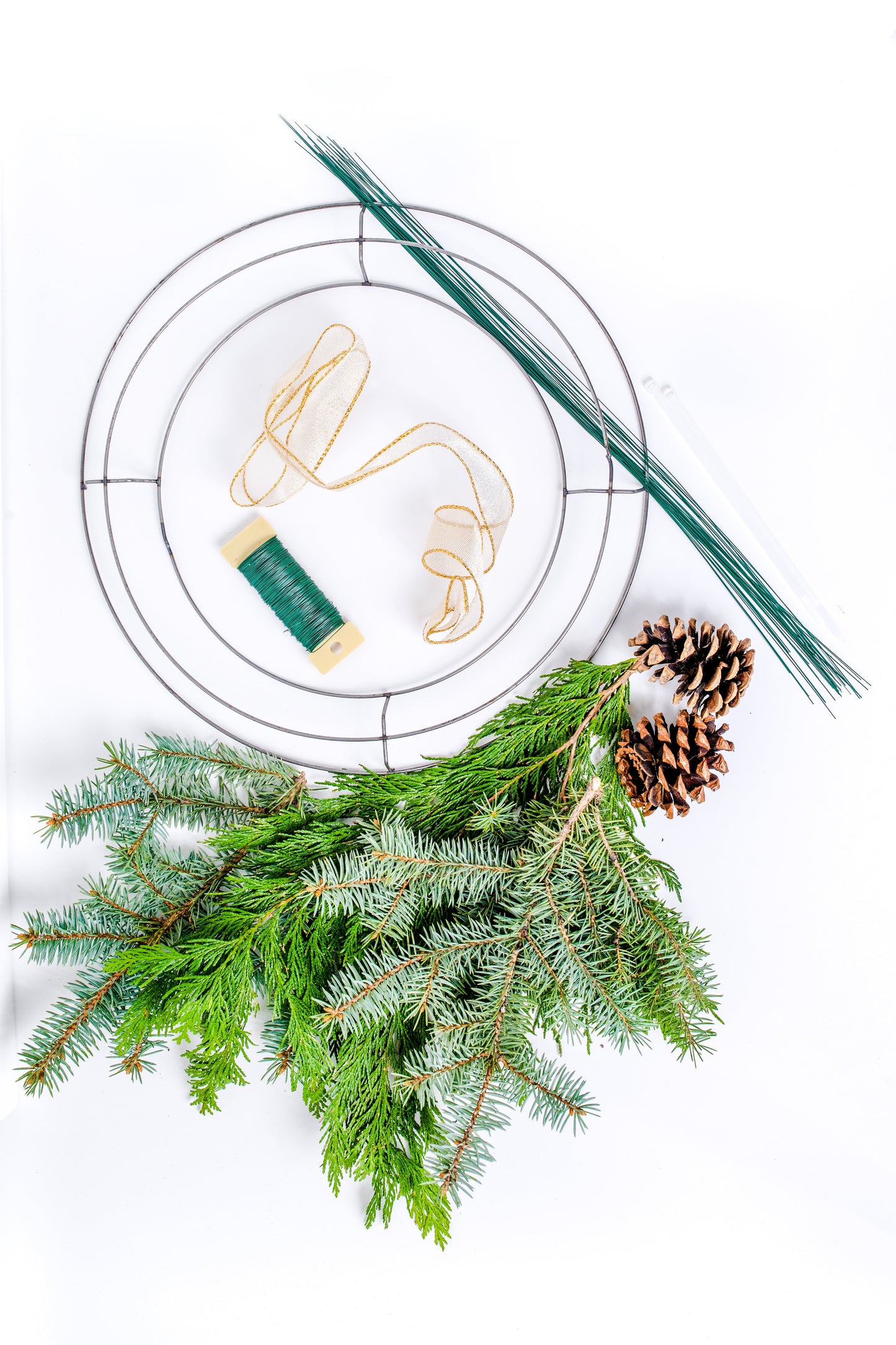 Traditional winter green wreath kit